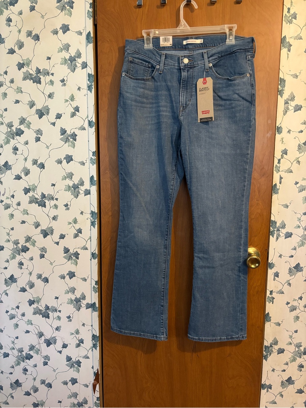 c-1 Levi's Women's Boot Cut Jeans — Medium Blue Wash
